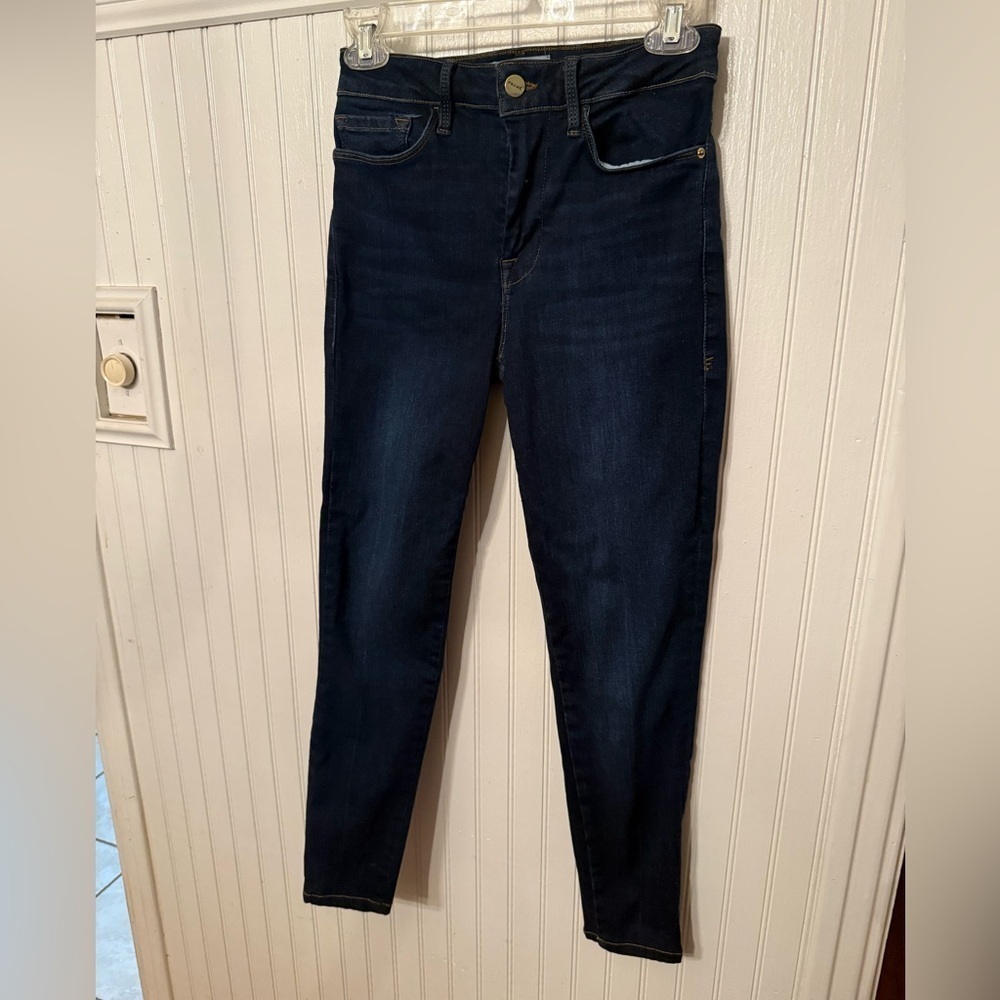 Frame Le One Skinny Jeans fits sizes 23-38